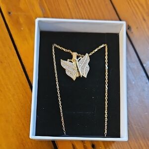 Elegant Gold Butterfly Pendant Necklace